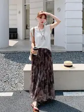 リラクシングニットタンクトップとグラデーションプリントスカートの女性用夏季コーディネート（セットアップ対応）
