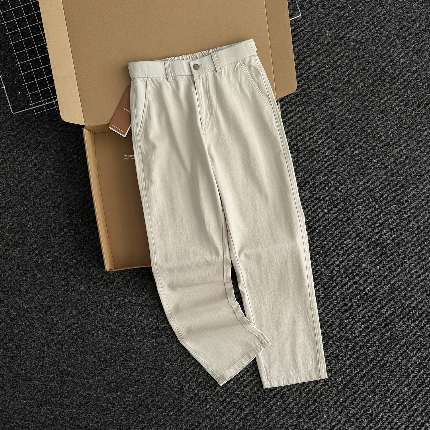 オフィスカジュアルに悩む男性、どうやって「内定式服装」を選ぶべきか？