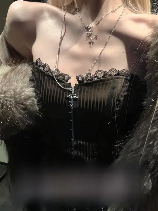 レースディテールのバンド付きビスチェブラウス【フィッシュボーンデザイン・トレンドスタイル】