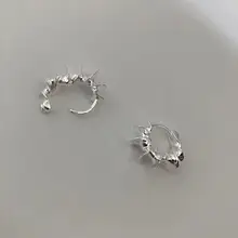 シンプルな几何学デザインの非対称イヤリング【韓国製・純銀・軽やかな印象】