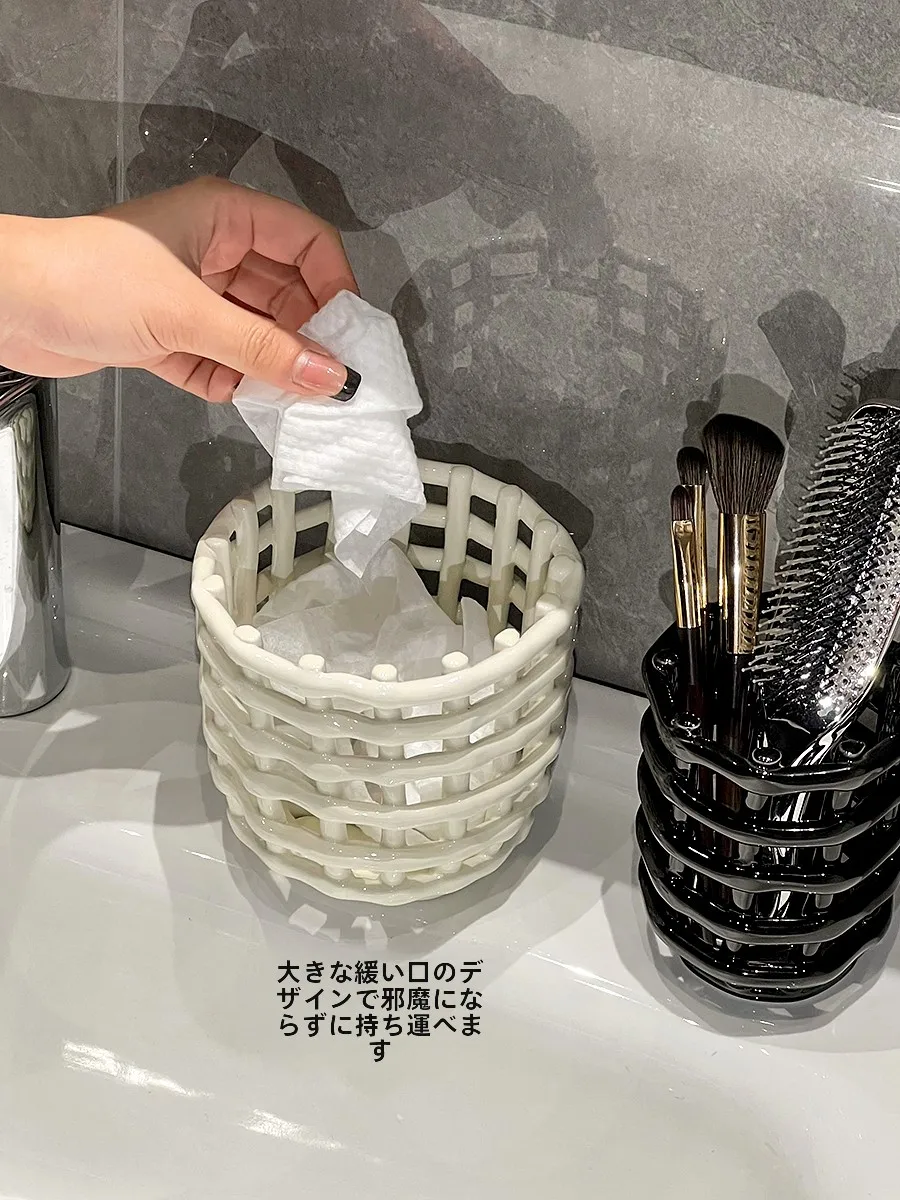 陶製バスルーム収納筒：洗面台に最適なシンプルな化粧品収納の実用性