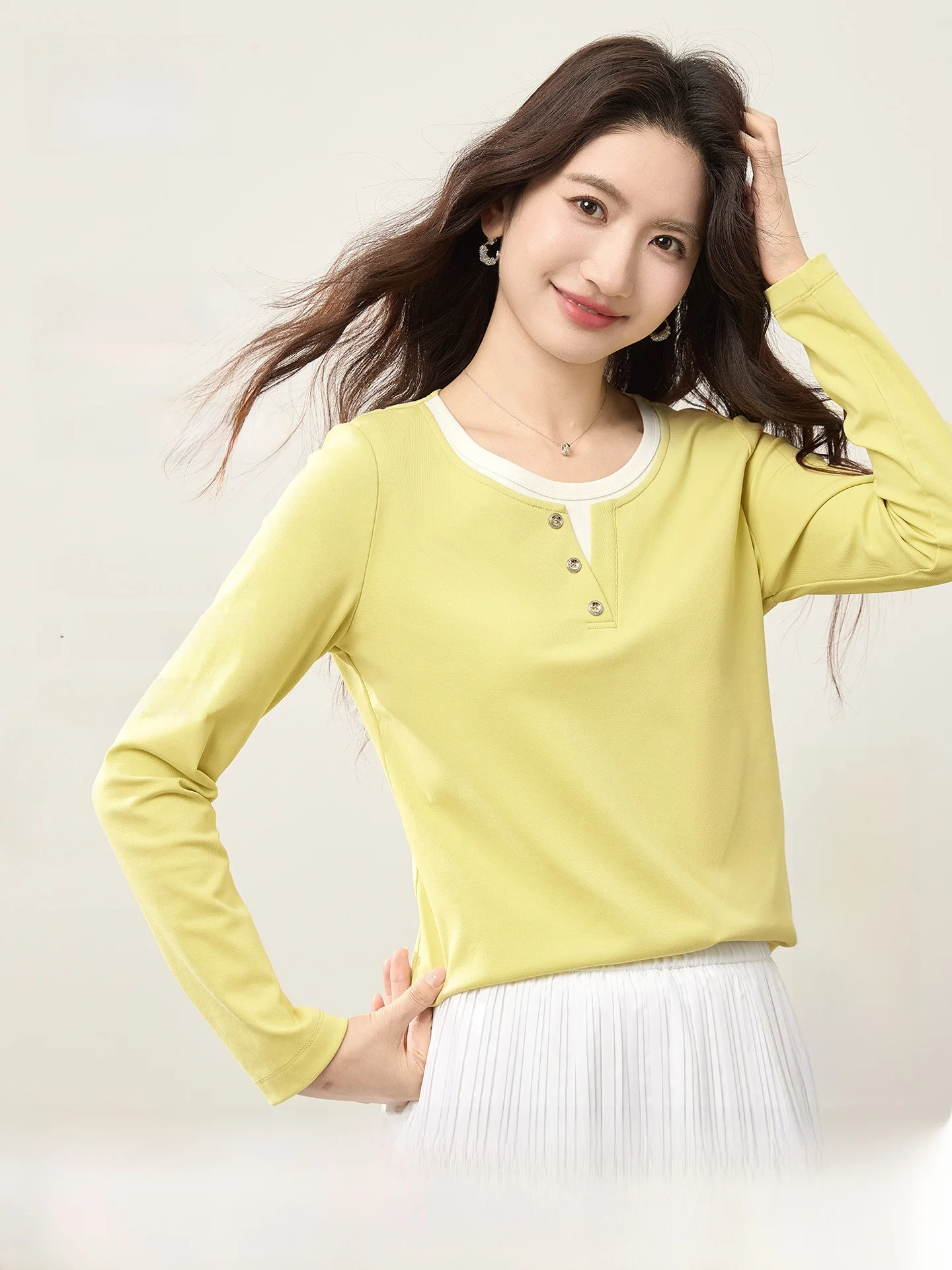 重ね着風 長袖Tシャツ：コントラストカラーとインナー用の着用法と素材特性