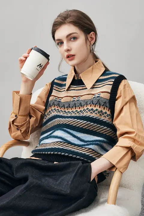 フェアアイル柄の100%羊毛ノースリーブニットベスト【ストライプデザイン・レディース】