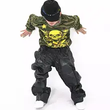 手作りワックス刺繍のスウェットパンツ