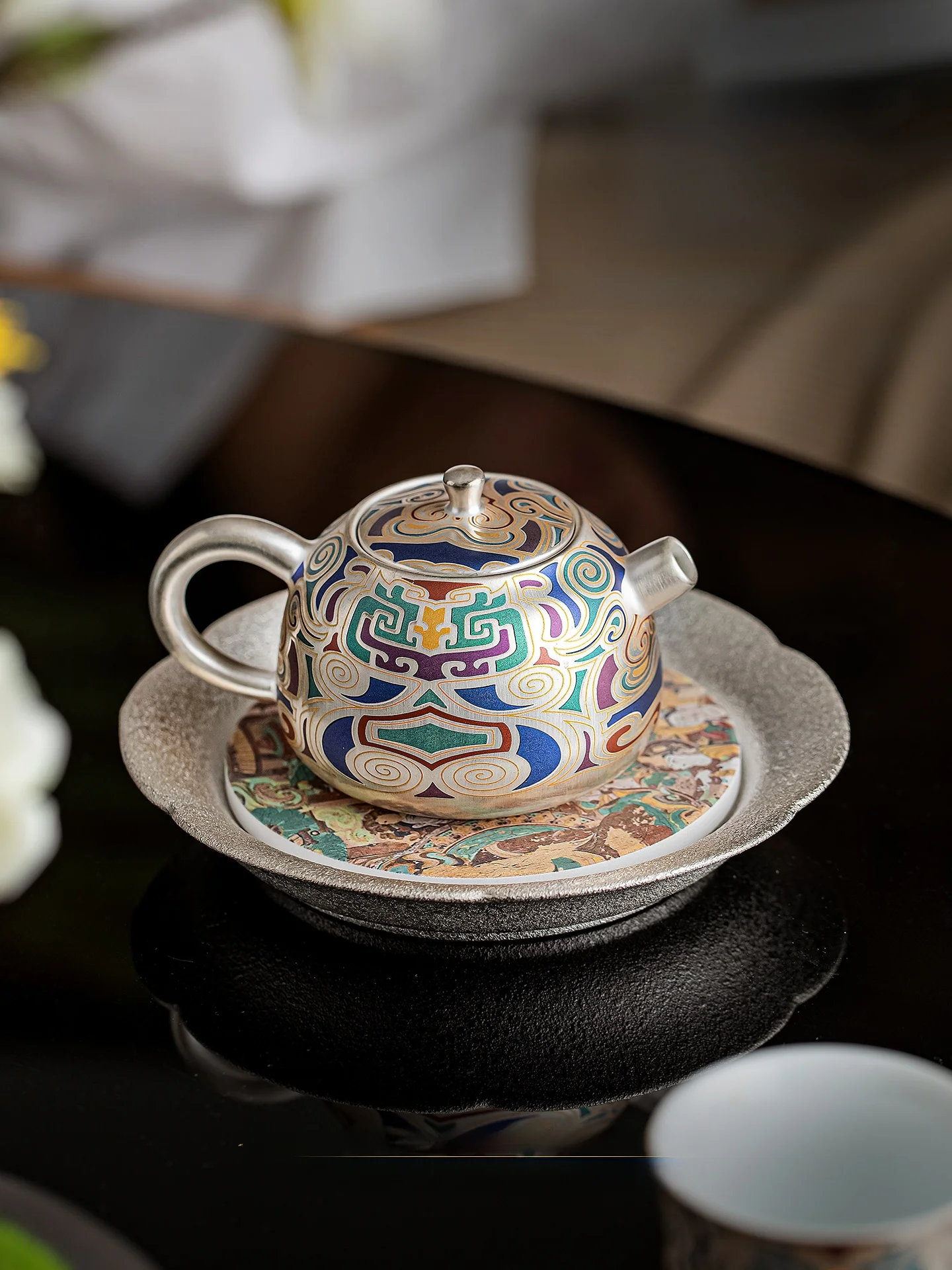 高級茶器セット：銀装飾の伝統工芸品がもたらす実用性と美しさ