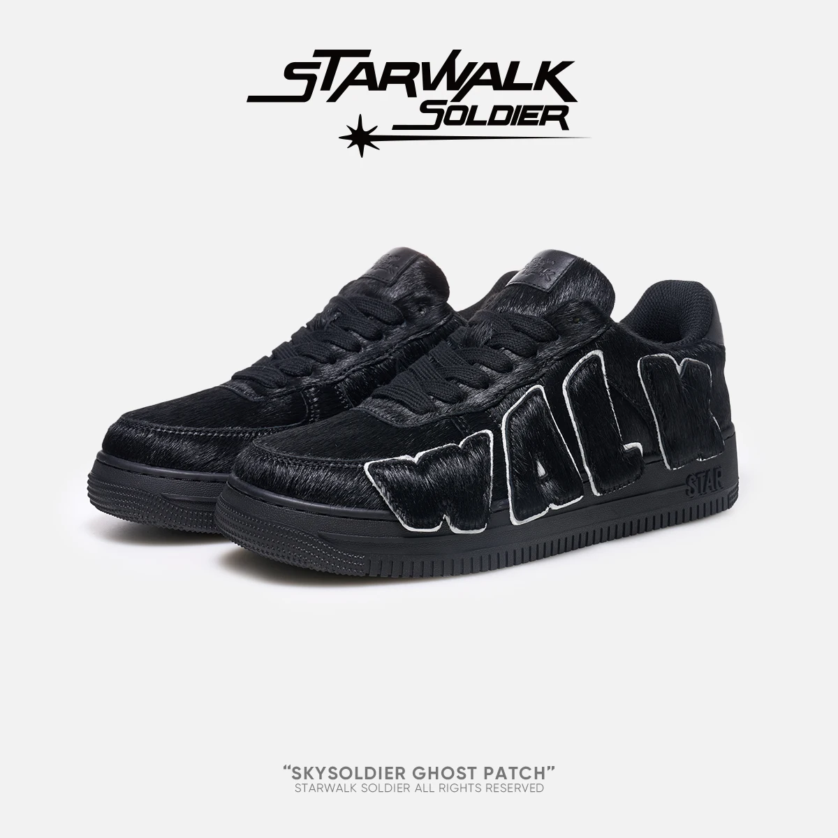 黒スニーカー ワンピースの組み合わせ：Star Walk Soldier ゴーストパッチデザインモデルの実用性とスタイル分析