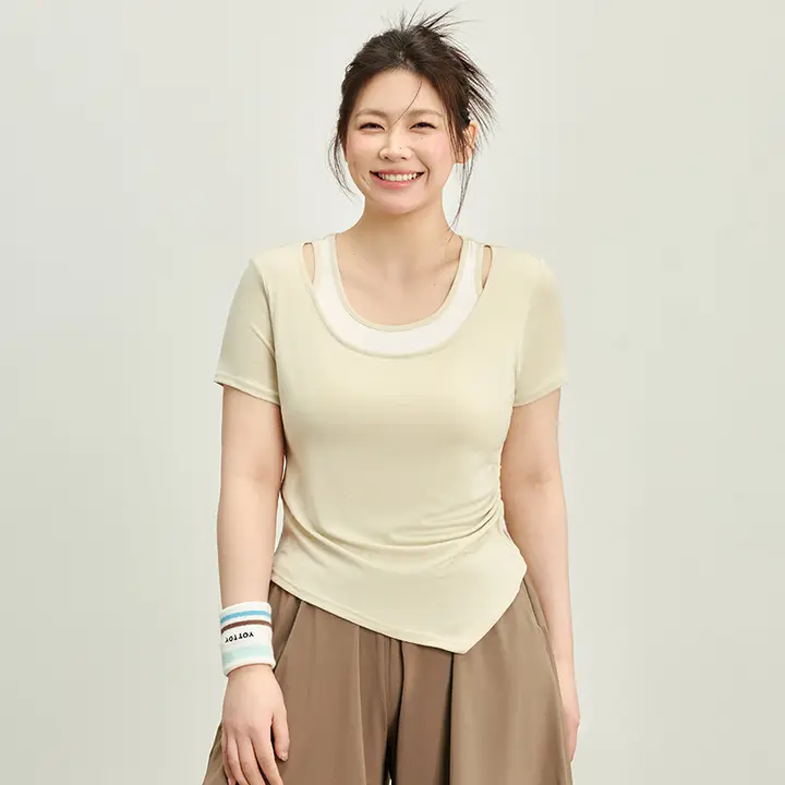 フィット感抜群のスポーツTシャツ【女性用・胸パッド付き・ヨガ・トレーニング対応】