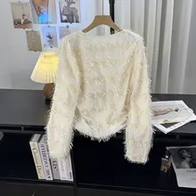 華やかな雰囲気のフリンジ付きVネック長袖Tシャツ【春秋用・ゆったりとしたデザイン】