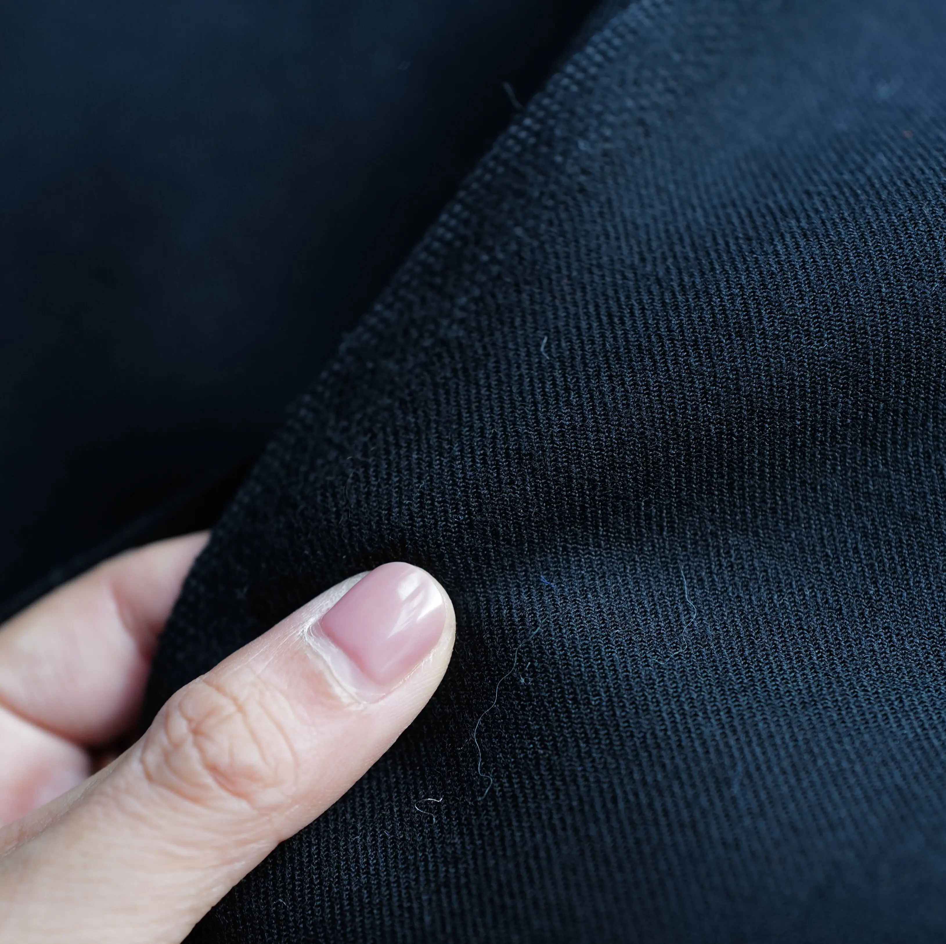 バレルレッグパンツとフルレングスパンツの違いは？本当に体型に合うのか？