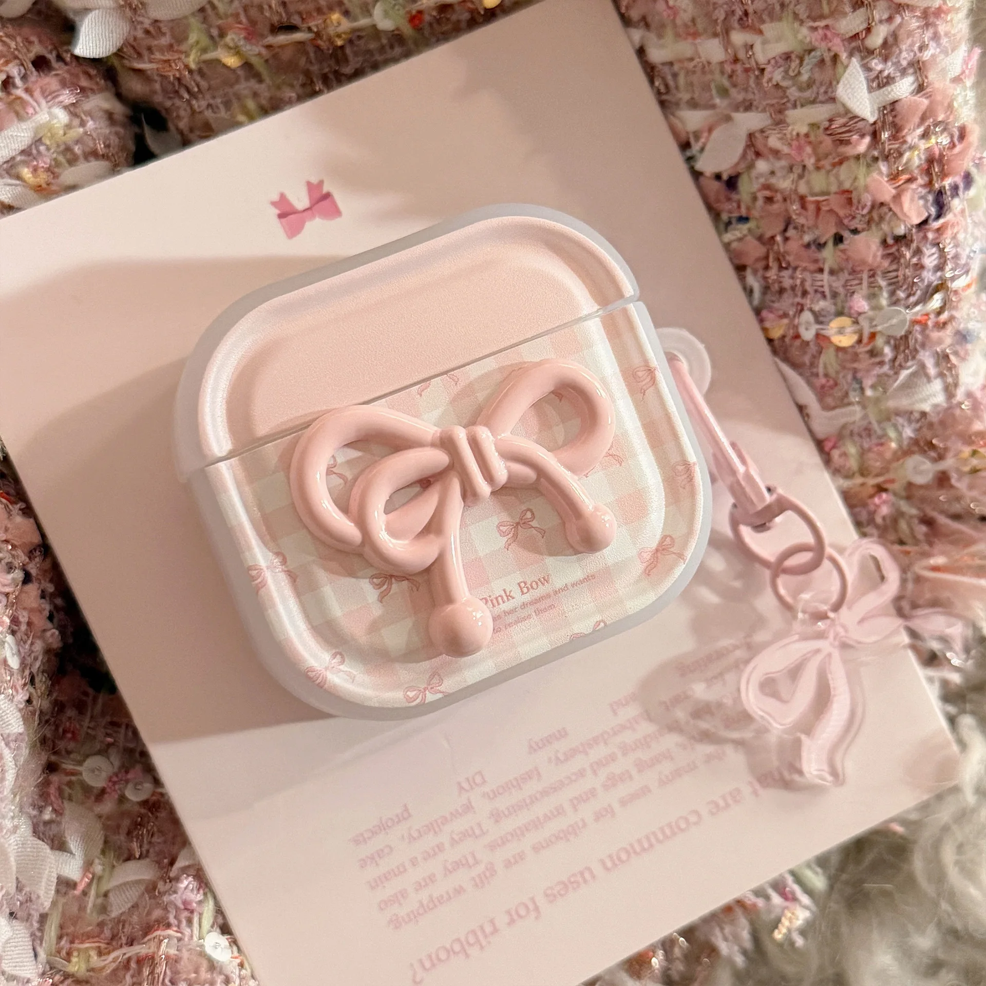 耳掛け ヘッドホン としての AirPods 用ケース：ピンクストライプリボンデザインの実用性と使い勝手