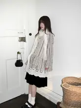 ベージュのフリンジ付きドット柄シルクスカーフ【レトロデザイン・旅行用ヘアバンド・アクセサリー】