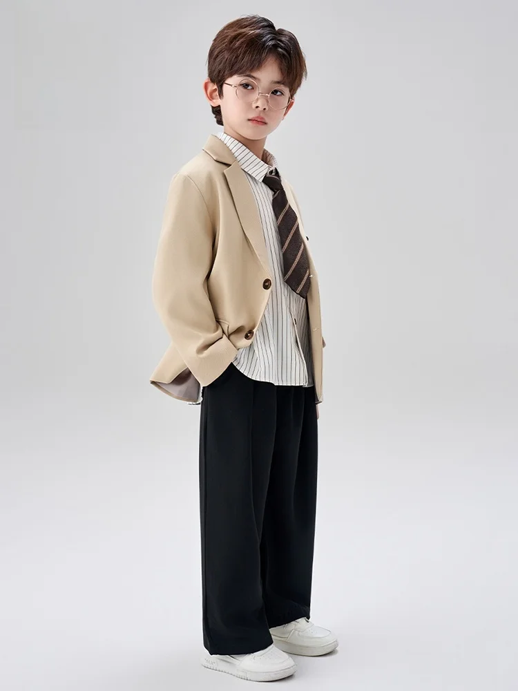 4歳 服のサイズ 男の子 で迷うなら、小学一年生 服装 に合うアイテムは？