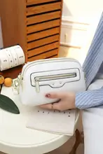 多層デザインの斜め掛けバッグ【シンプル・軽量・スマホ収納可能】