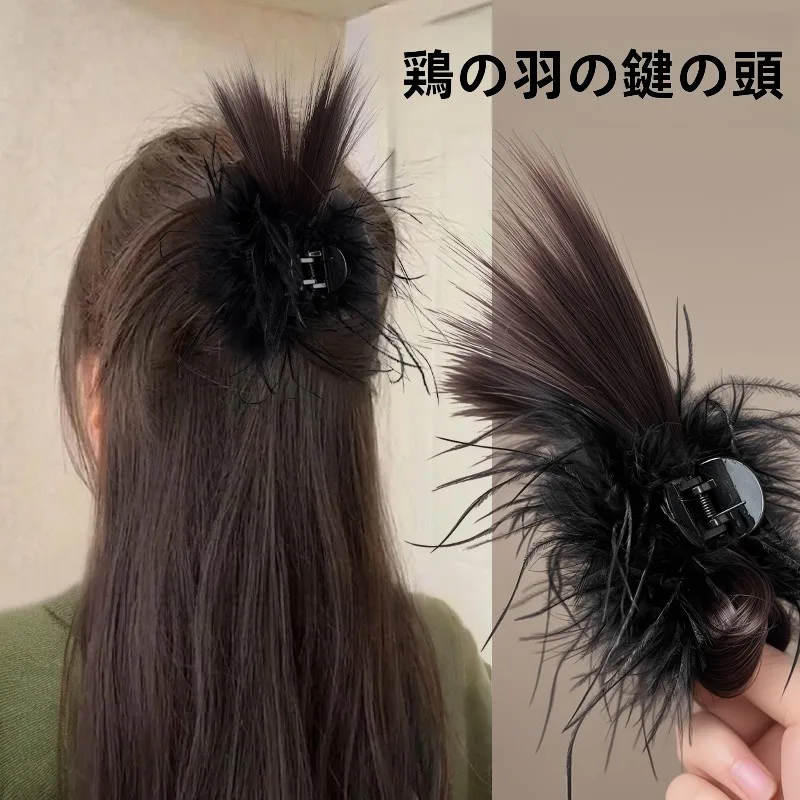 羽毛ヘアクリップで後れ毛を防ぎ、頭頂部に持続的なボリュームを実現