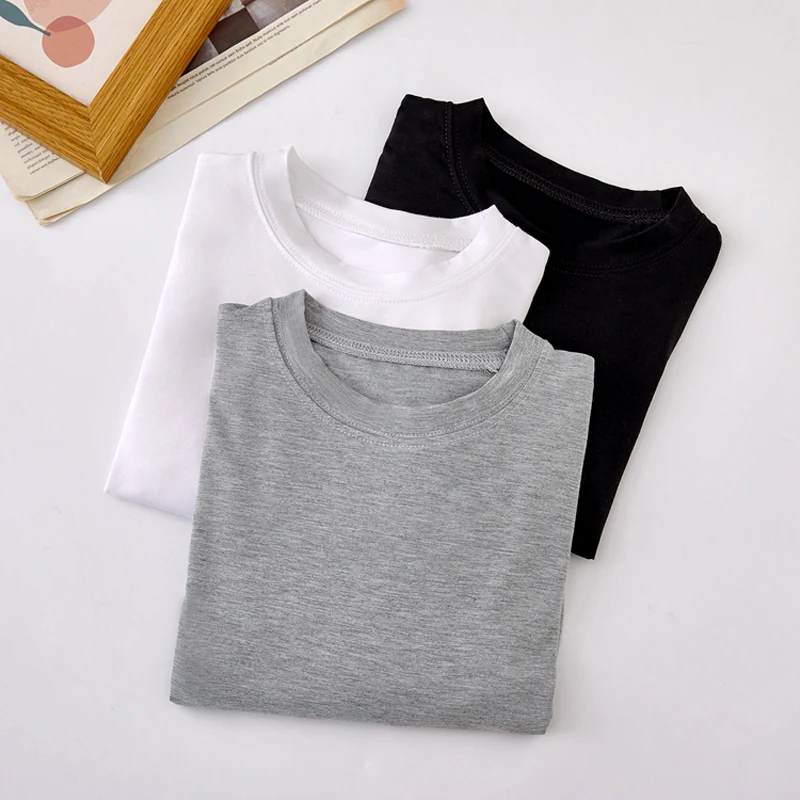 黒Tシャツコーデを失敗させないための1つの鍵は？