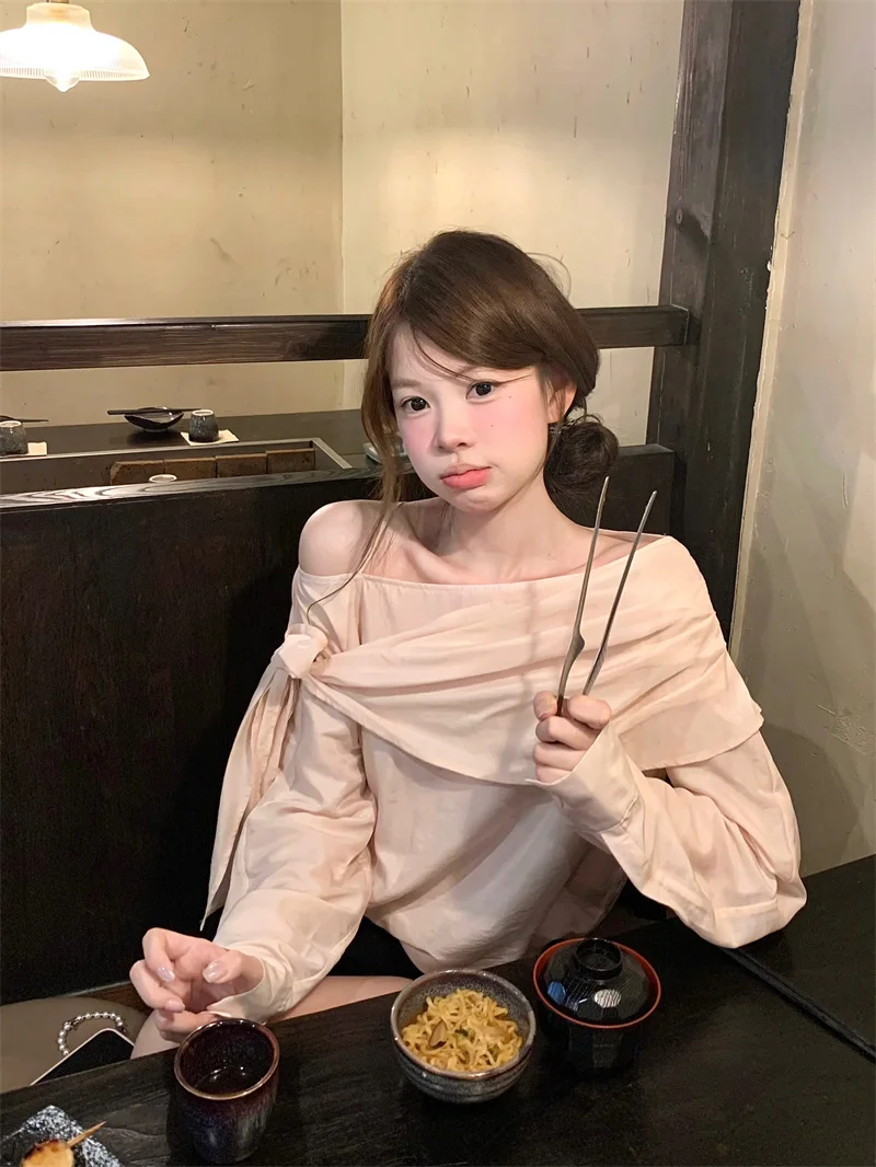 無地の不規則なリボン付きオフショルダーシャツ：おっとり女性に最適なカジュアルスタイルの実用性解析