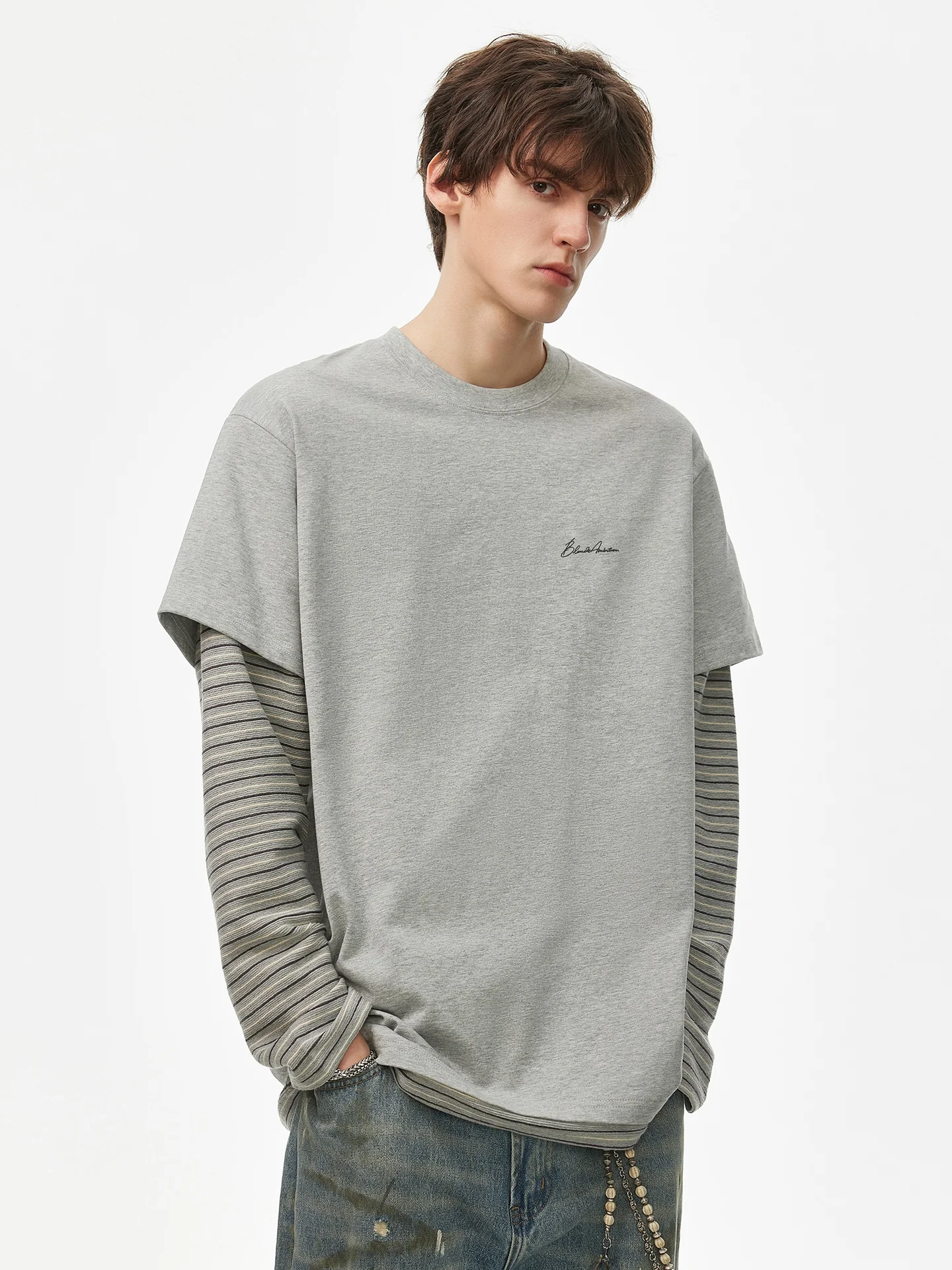 Tシャツ ロンティー 重ね着：ストライプ柄長袖Tシャツの実用性と着用ガイド