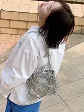 トレンド感あふれる編み込みデザインの肩掛けビーチバッグ【穴あけデザイン・ハンドバッグ】