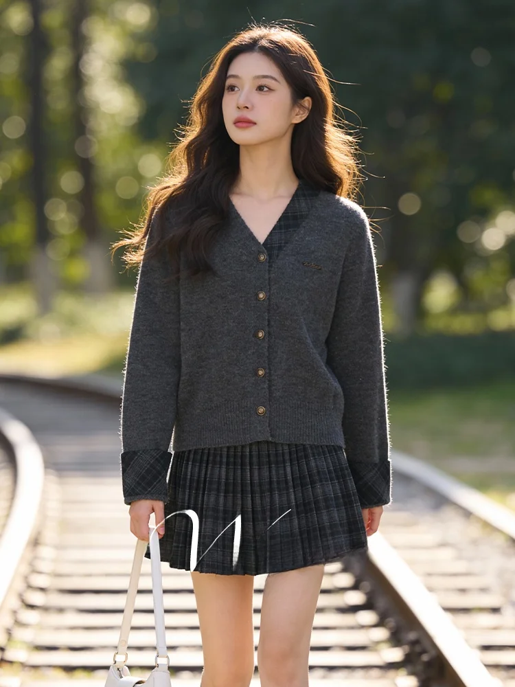胸が大きい人が着やすい服を選ぶには？学院風ニットセットが解決するリアルな悩み