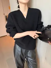 黒のVネック長袖ニットセーター【春用・したスタイル・女性用】（セットアップ対応）