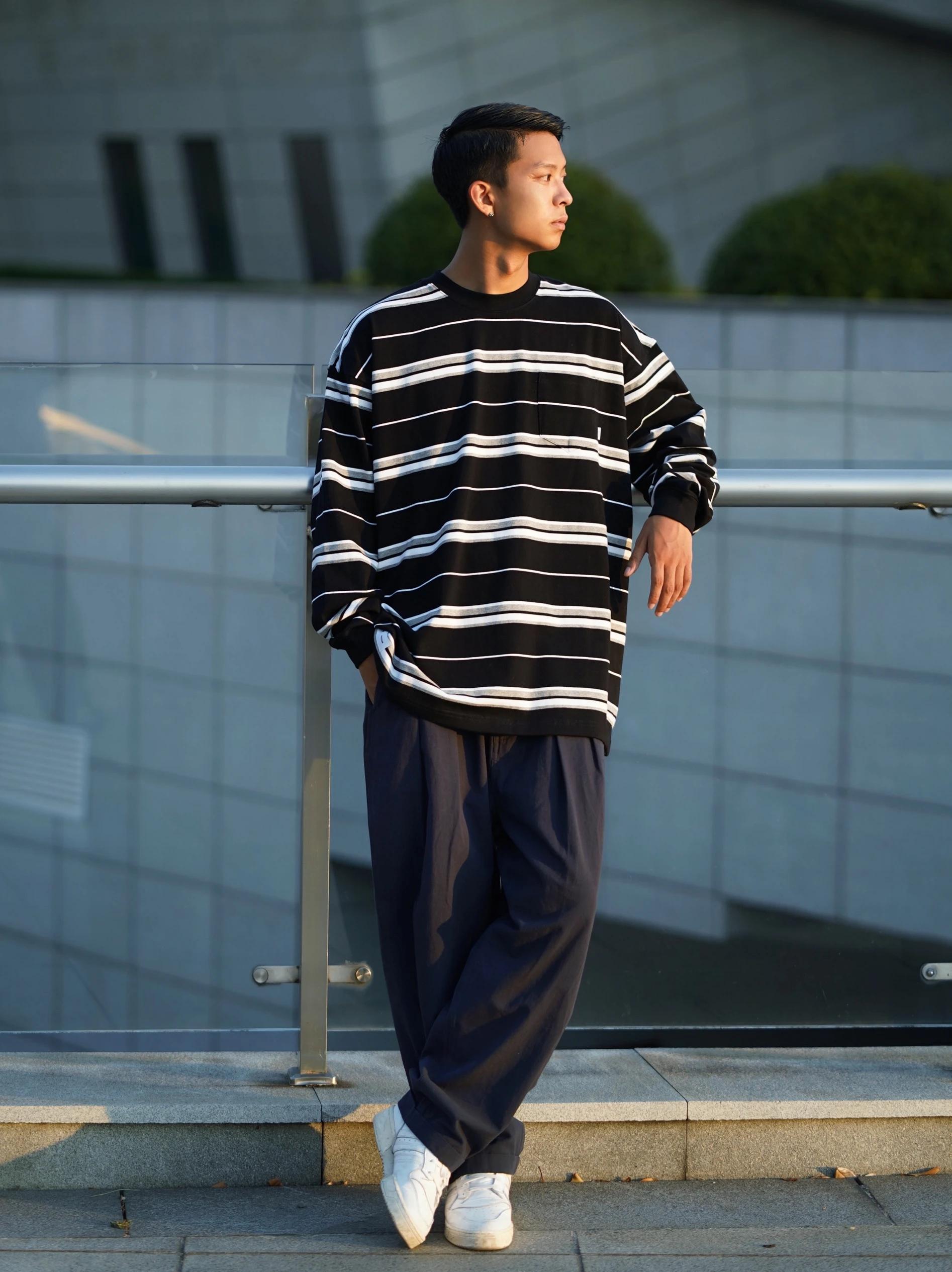 メンズ コーデの基本ルール｜ストライプTシャツで視覚バランスを整える完全ガイド
