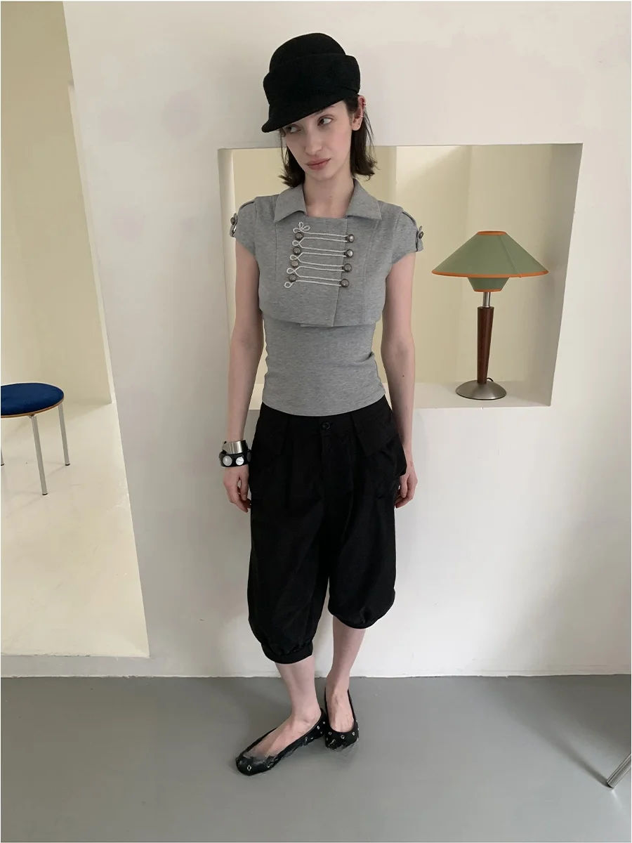 骑士スタイルのダブルブレストショートジャケット：春用セットアップに最適な女性向けスタイル