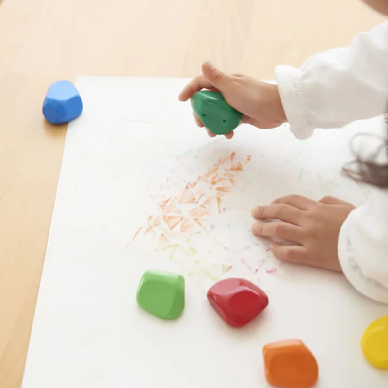 かわいい石ころデザインのカラフルクレヨン：0歳から3歳までの知育遊びに最適な6色セット