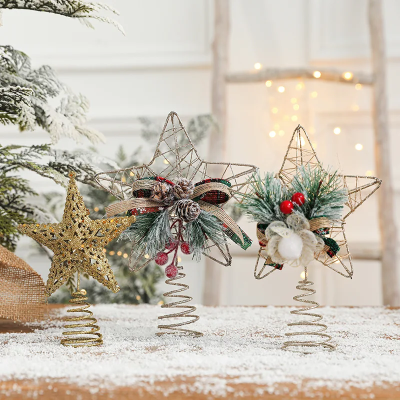   クリスマスツリーに差し込む、1つの「トップ飾り」で変わる雰囲気は？