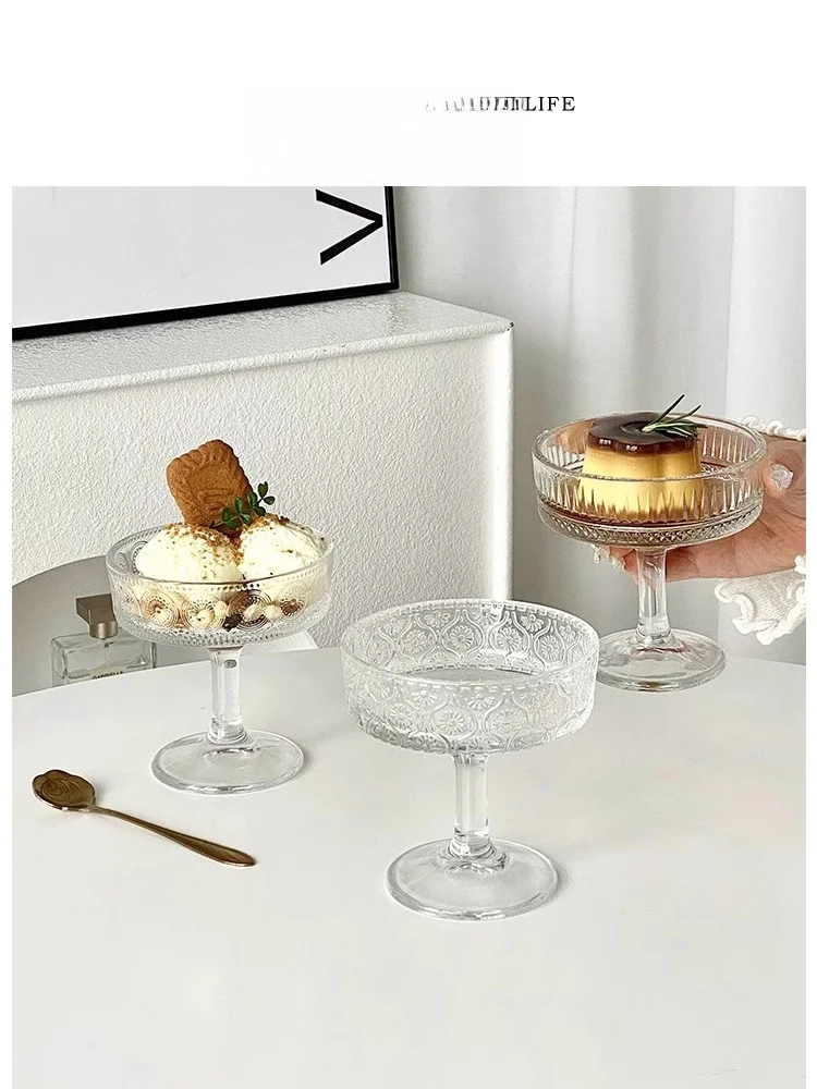 ストローカップとモールドカップの選択で迷うなら、この1  つのデザートカップが救う