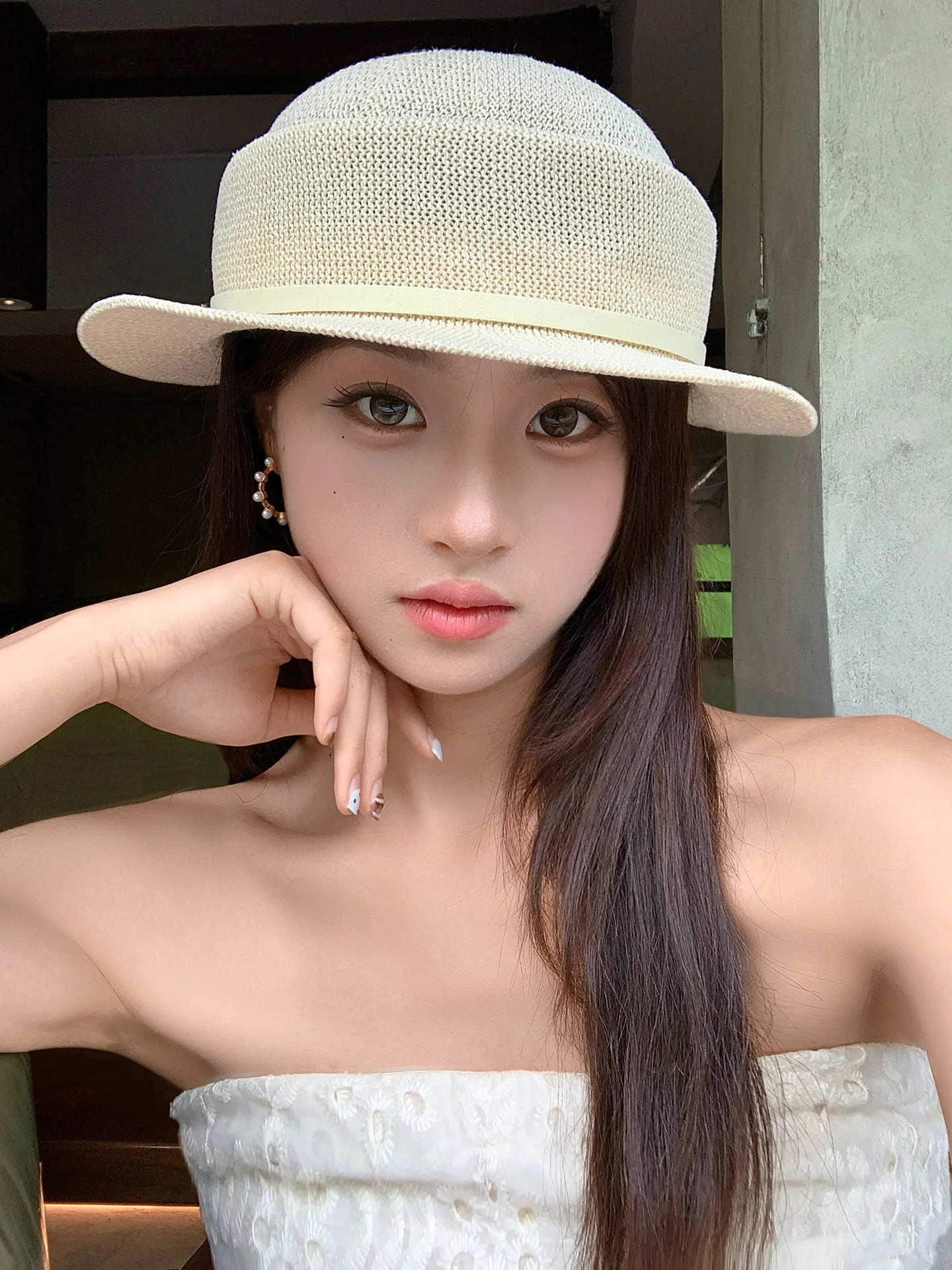 ベージュ帽子：春夏用レースデザインのフィッシャーハットが提供する日よけと通気性の実証