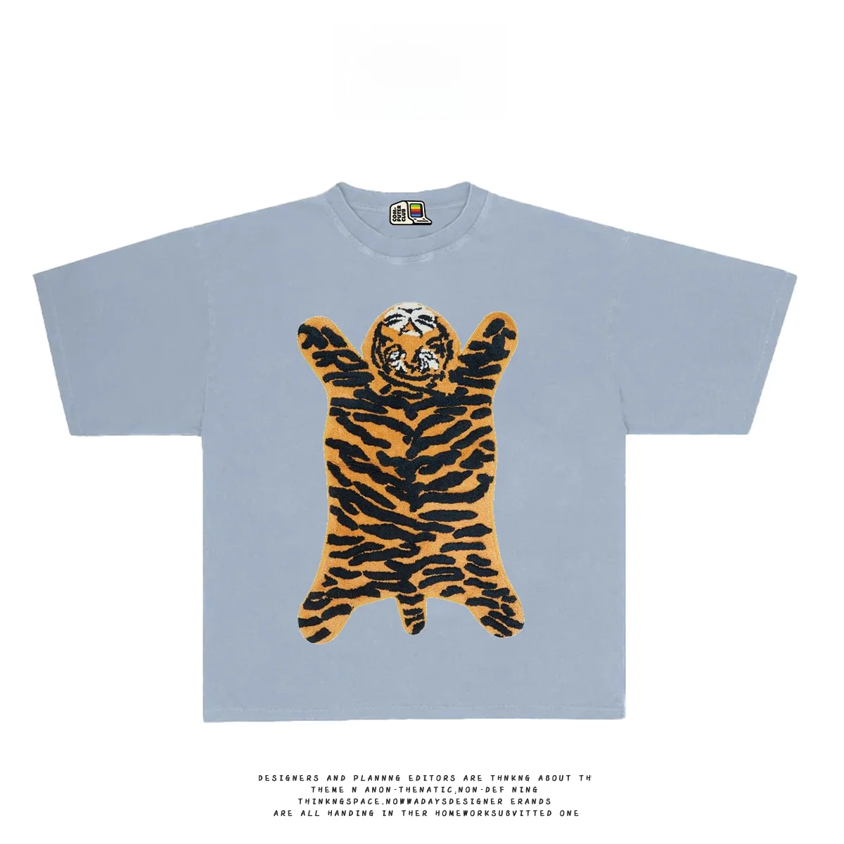 ストリート 男 が「街撮り」で自然に見えるTシャツは、これだ！