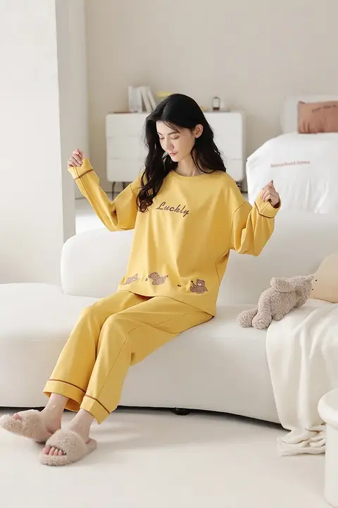 女性用 長袖ルームウェア【コットン・胸パッド付き・明るい色合い・秋春用】