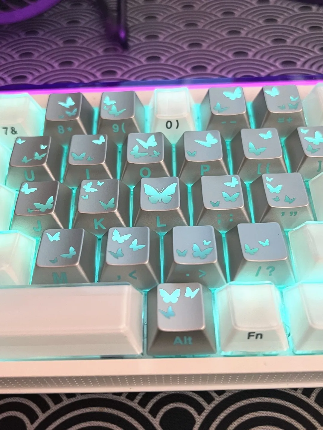 タッチパネルキーボードを選ぶべきタイミングは？ハートデザインのバタフライキーボードキャップが教えてくれたこと
