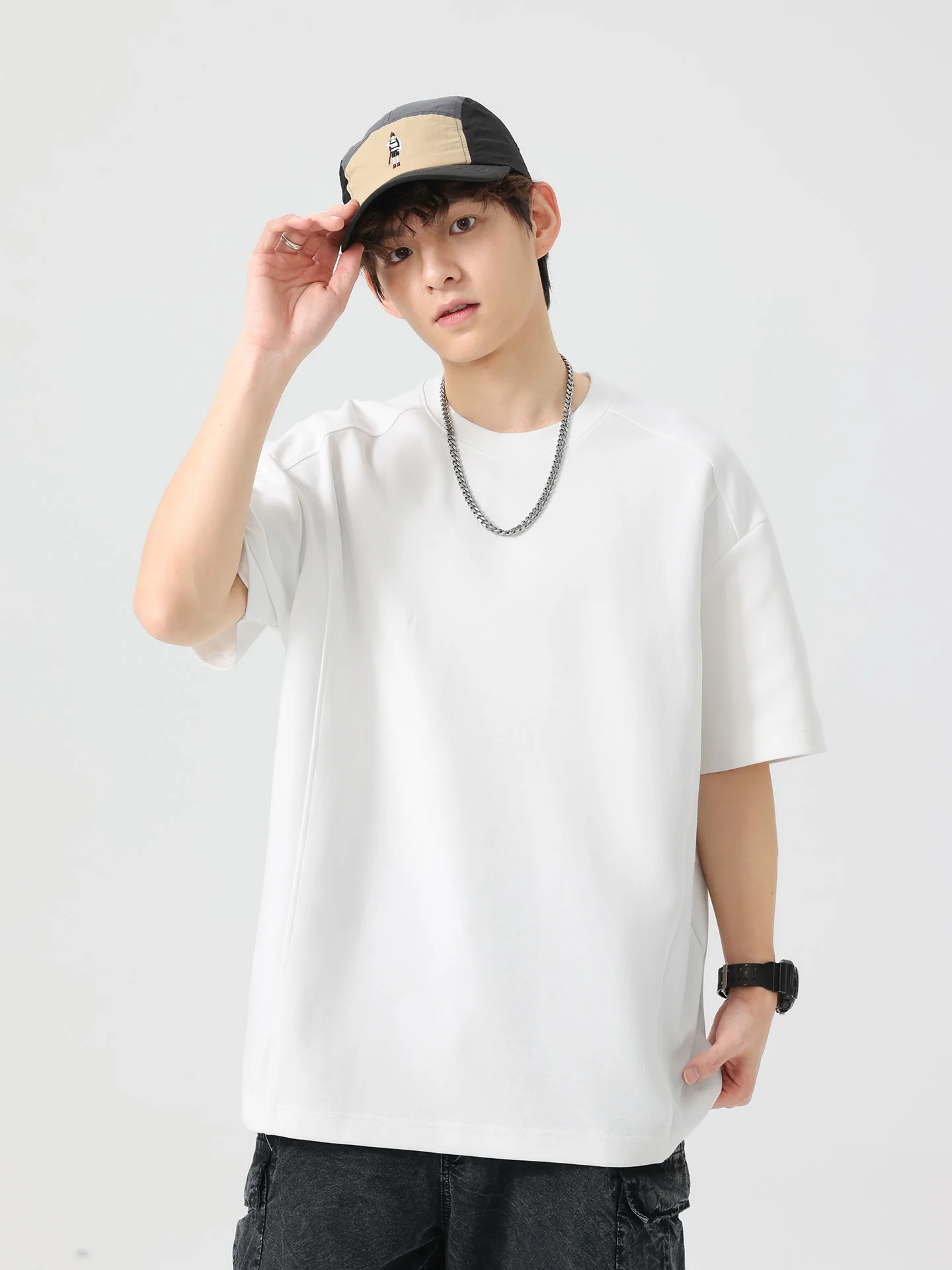 「dunno tシャツ」と「Uniqlo tシャツ」を比べてみた——本当のカジュアルの本質はどこにあるの？