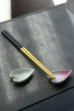 花びらデザインの陶器製箸置き【高級感ある箸枕・スプーンスタンド・ディップボウル付き】