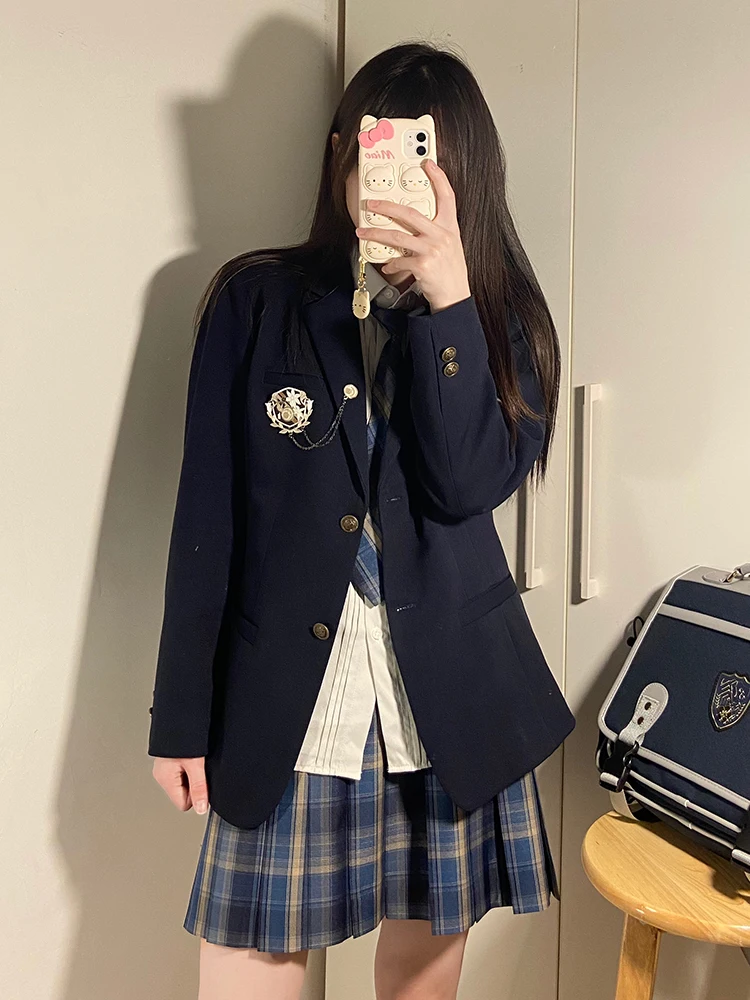 清楚な服装とは？その本質と、日常に溶け込むための1つの答え