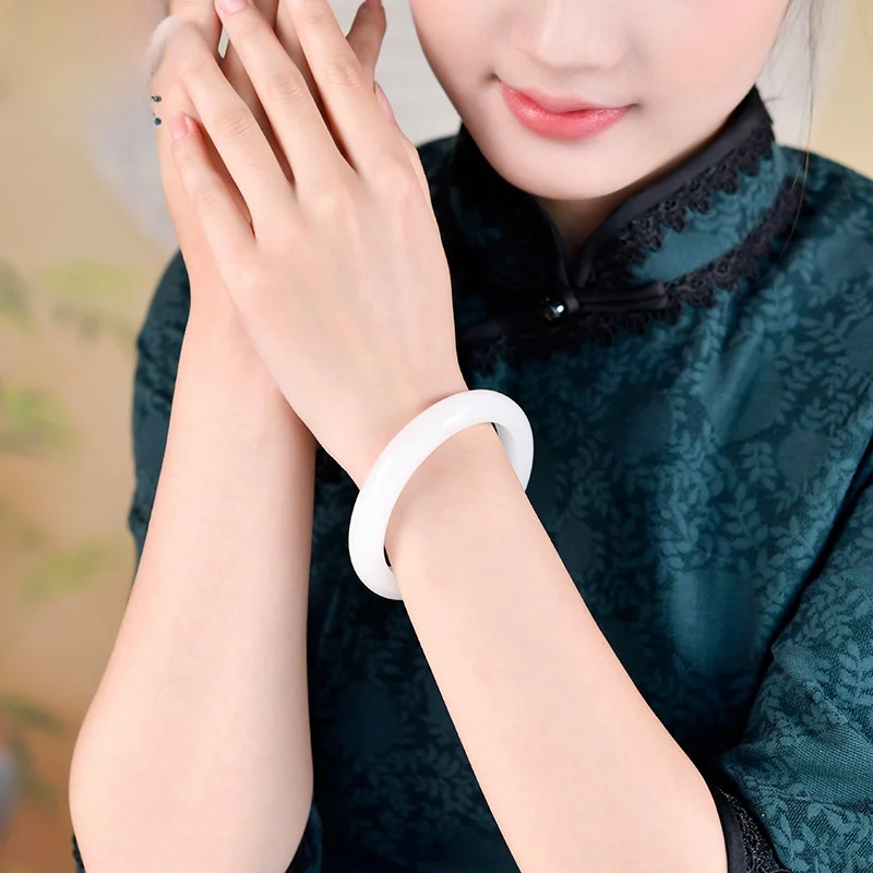 amber jade とは？ホワイトジェイド風のブレスレットがもたらすリアルな効果とは