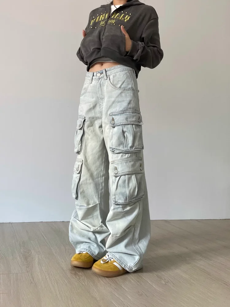 Y2Kファッションの特徴とカーゴパンツのデザイン要素