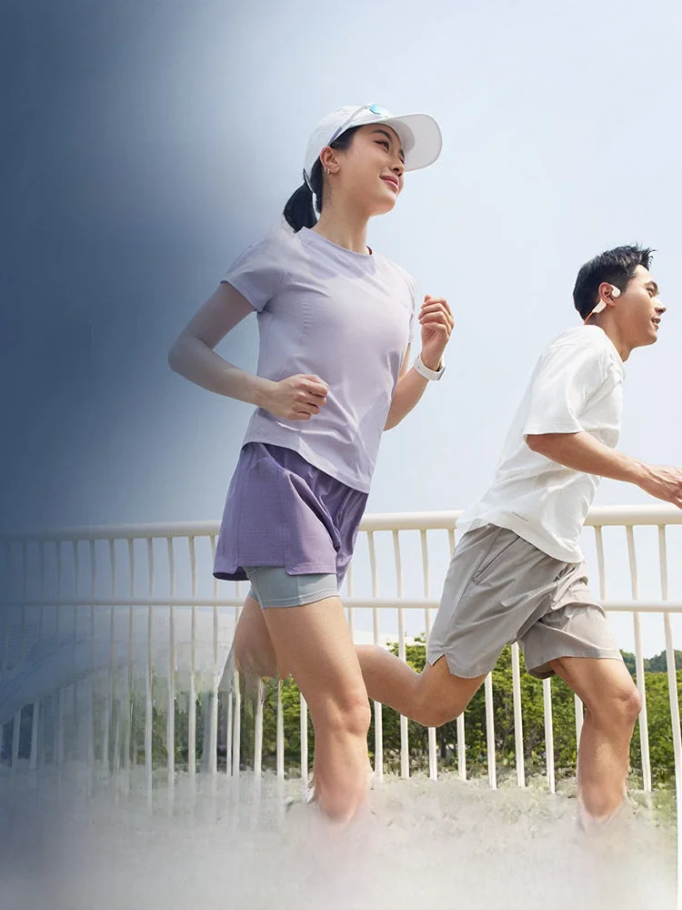 おしゃれキャンパーの夏用Tシャツ：Liningの速乾素材が快適さを実現