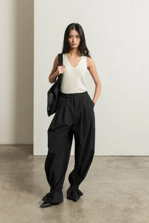 グレー ニットVネック重ね着用 タンクトップ【夏用・フィット・ノースリーブ】