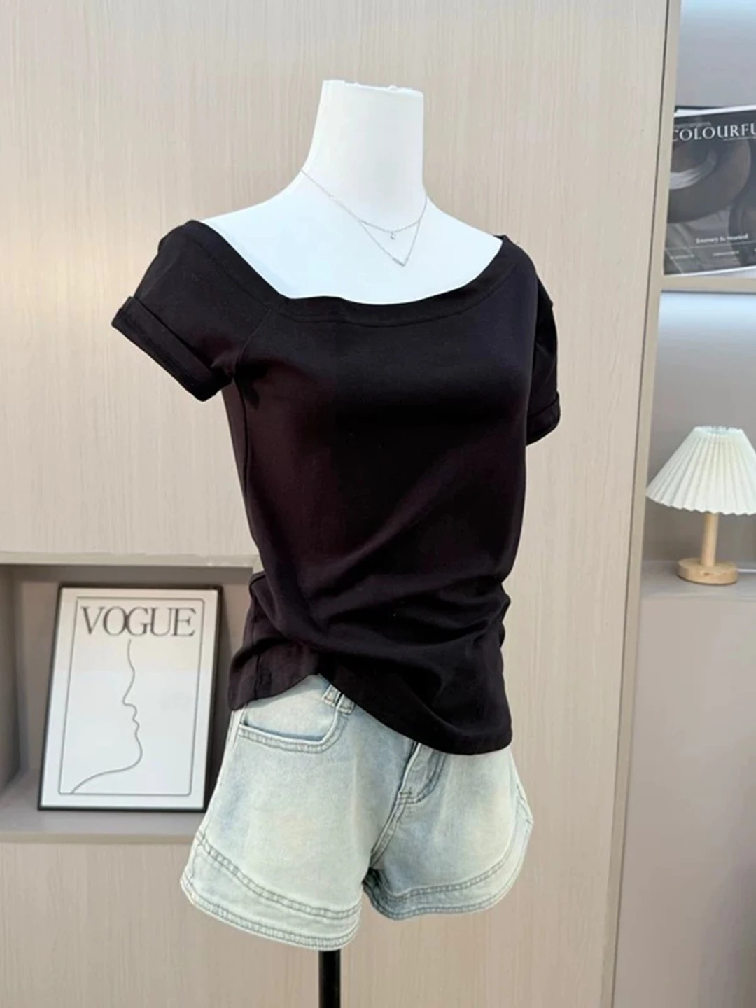通勤の毎日を「若々しく」見せる、半袖Tシャツの選び方って？