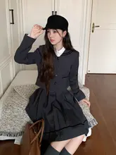 大人可愛いネイビー襟ジャケットとプリーツスカートの冬用コーデ（セットアップ対応）