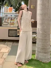 フレンチスタイルのレースノースリーブトップスとワイドパンツのファッションコーディネート（セットアップ対応）