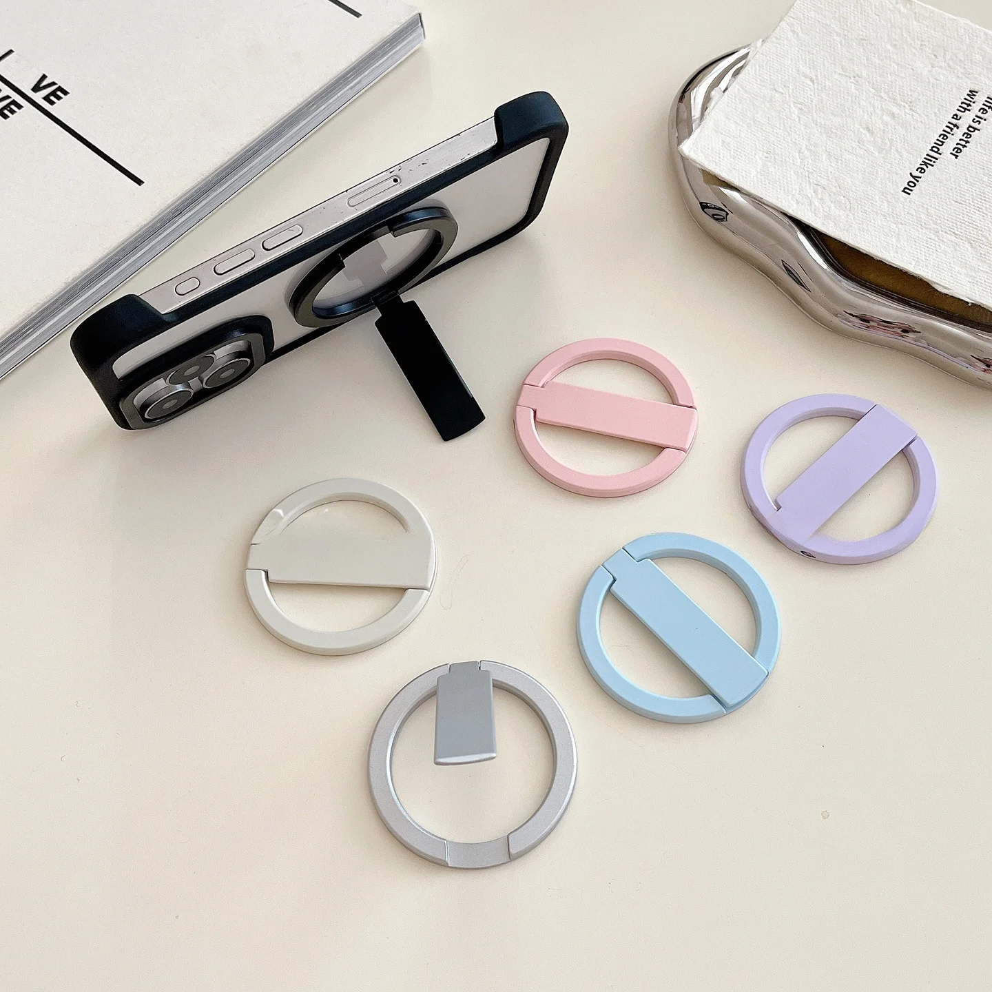 スマホヘッドマウント 360度回転磁吸式スタンド：eyekeyの多機能ホルダーが解決する実用性の課題