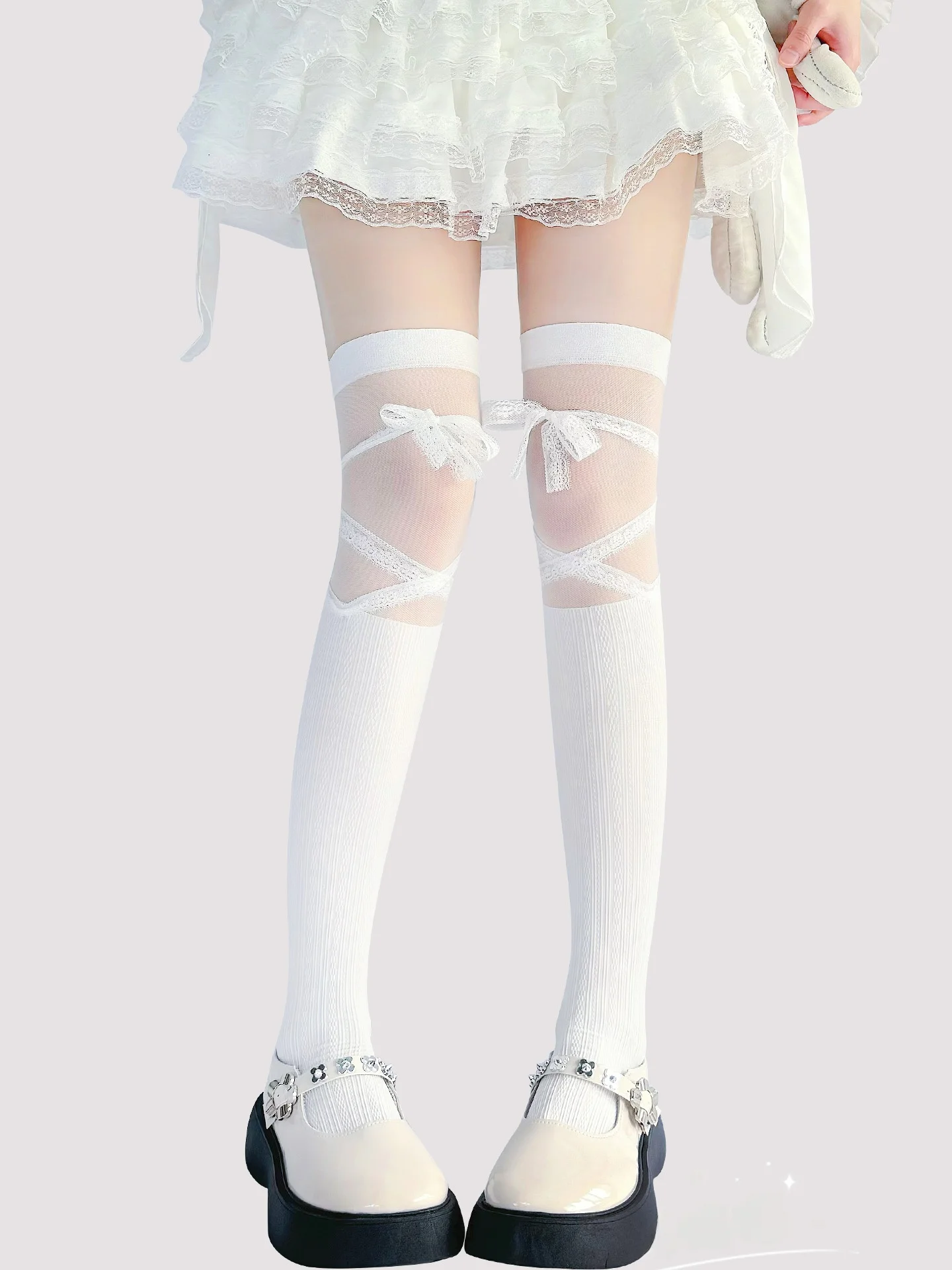 夏の美腿を生む、半透明のバンドックソックスは本当に必要？