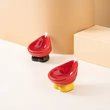 赤い陶器製の猫犬用フードボウル【高脚・斜口デザイン・防水滴】