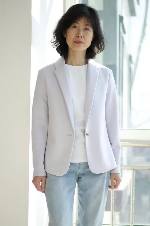 淡い紫色のノンパッドショートフィットニットジャケット【ビジネスカジュアル・女性用】