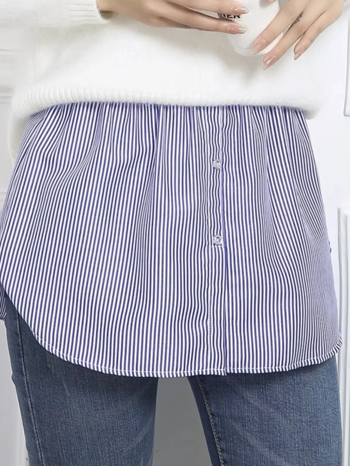 ウルフカットに合う服はどんなもの？通勤からデートまで使える1着の選び方