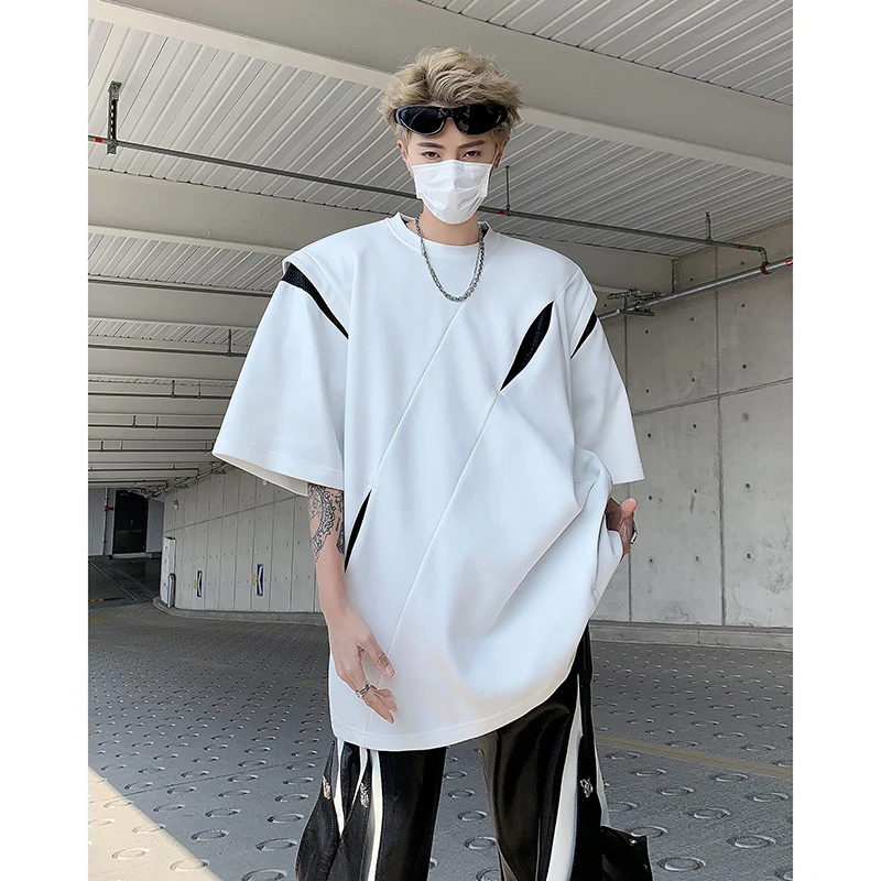 デザイン感あふれるパッド入りTシャツ：メンズ・デコンストラクション・ショートスリーブの実用性と適用シーン