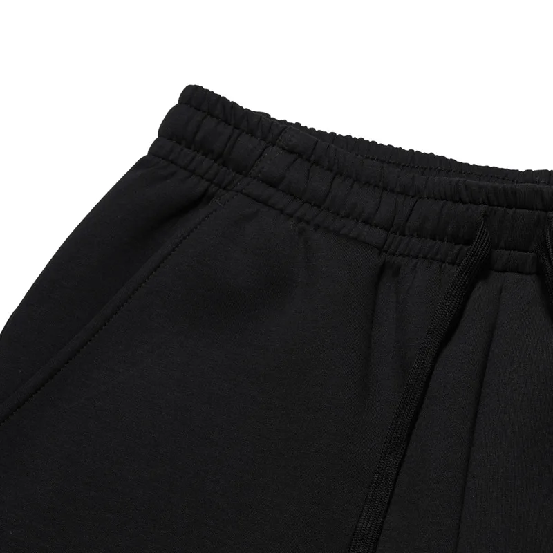 バレルアンクルパンツで失敗しないスタイルは？女性らしいパンツスタイルの答えはここに